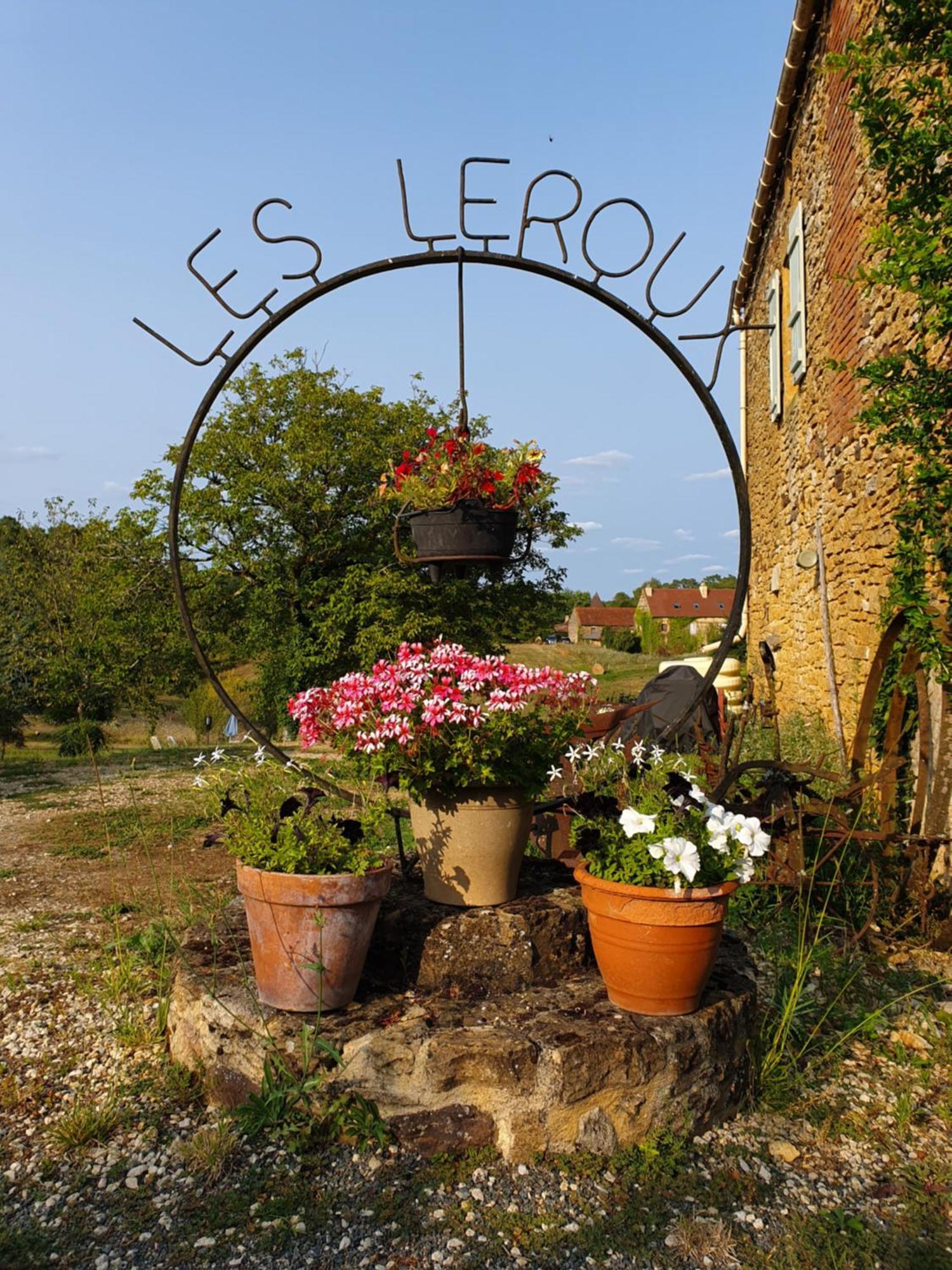 La Libellule And Le Papillon Gites At Les Leroux, Near Frayssinet-le-Gélat מראה חיצוני תמונה